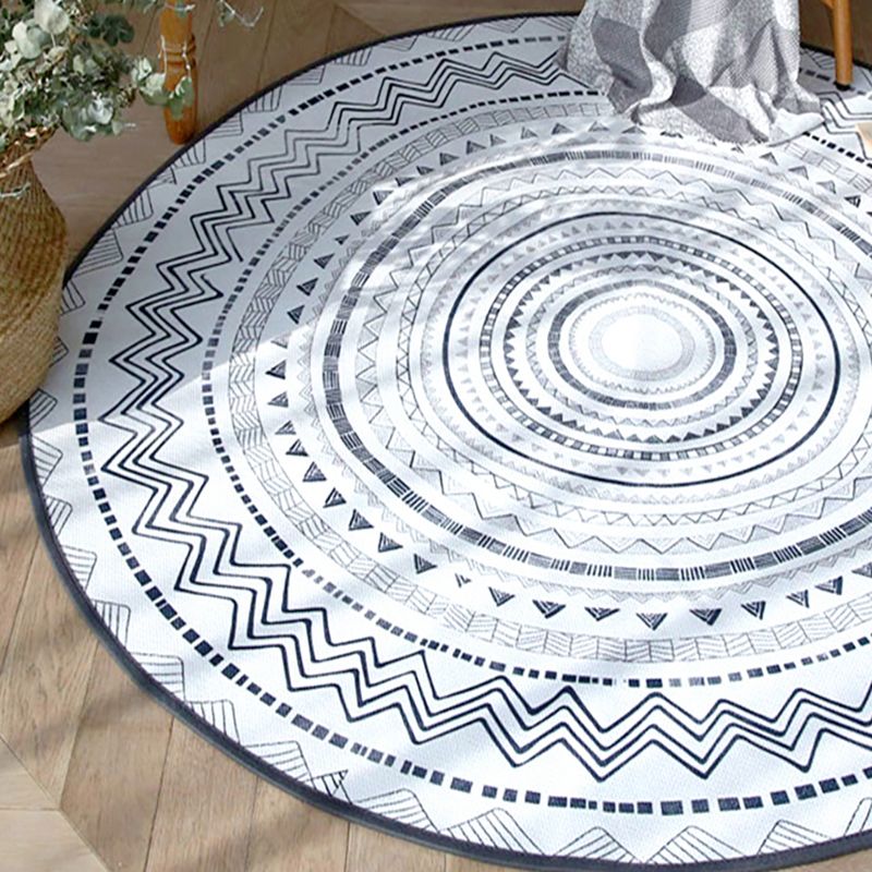 White Moroccan Rug Polyester Graphic Rug Stain Resistant Rug for Home Decor