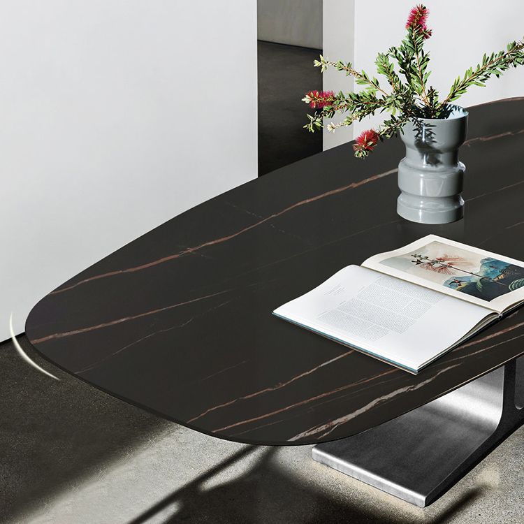 Ovale moderne eettafel Zwart gesinterde stenen tafel met voetstuk