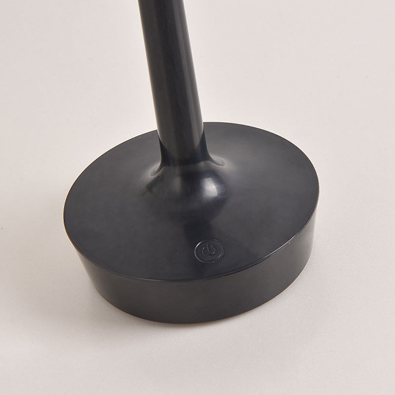 Minimalistische Nachttischlampe Metall Schlafzimmer LED -Tischleuchte
