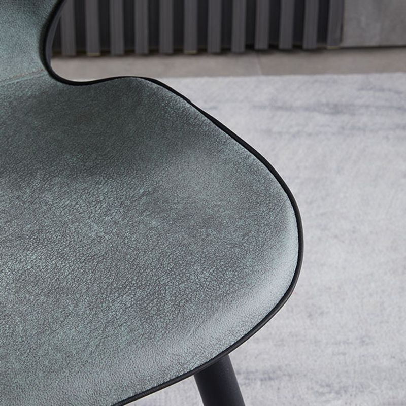 Chaises de salle à manger en cuir contemporaines, chaise sans accoudoirs à oreilles avec pieds en métal pour restaurant