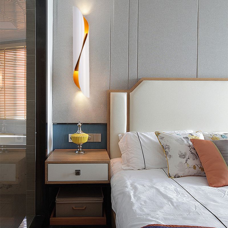 Lámpara de pared de retroiluminación de estilo de pared de metal de estilo posmoderno para el corredor de la noche