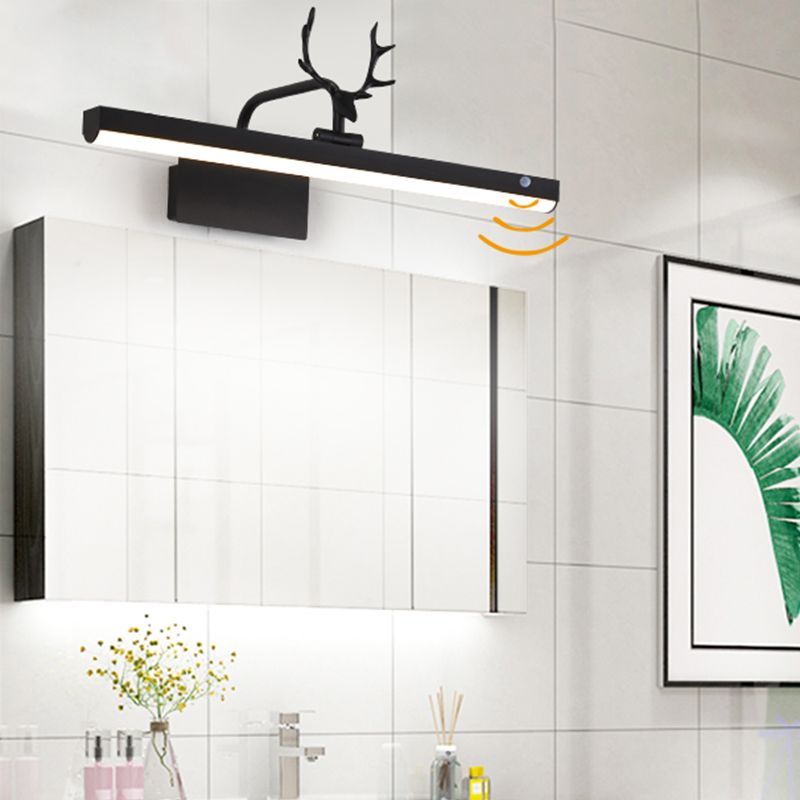 Metal Linear Shade Wall Sconce Modern Style 1 Light Mirror Wall Light Fixture in Black