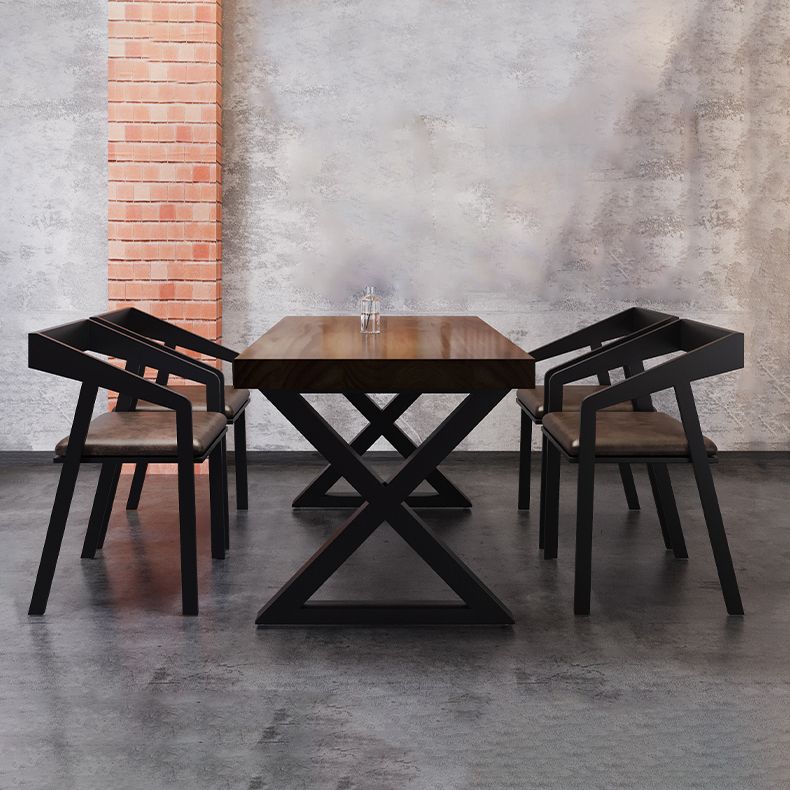 Tavolo da pranzo in legno massiccio in stile industriale Tavolo rettangolo marrone con base di metallo per sala da pranzo