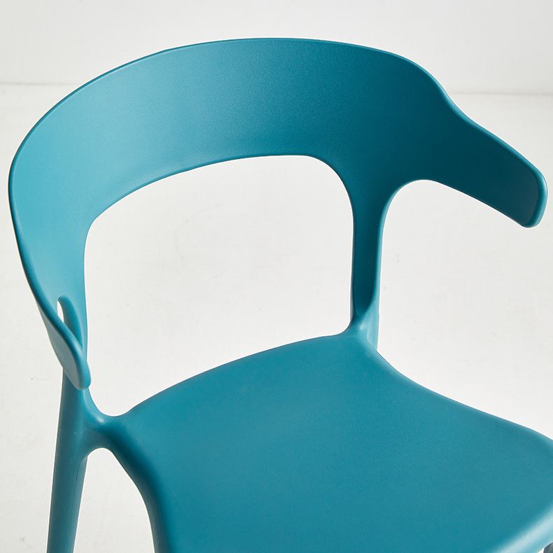 Kunststoff moderner Küchenseitenstuhl 20 '' breiter mattes Finish Armstuhl mit 4 Beinen