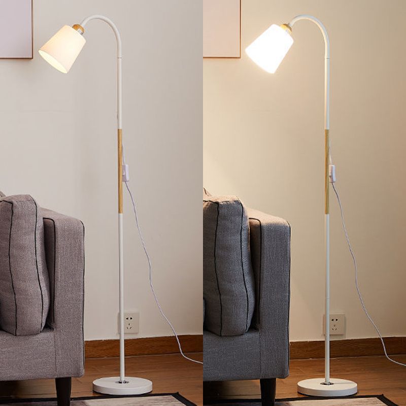 Lampada da pavimento in 1-bulbina Lampada da pavimento Macaron Lettura regolabile con tonalità in metallo conico