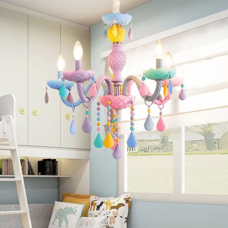 LAMPE DE CHANDELIERS ENFANTS pour les chambres de filles, éclairage pendentif accroché multicolore avec chaîne et bougie réglables