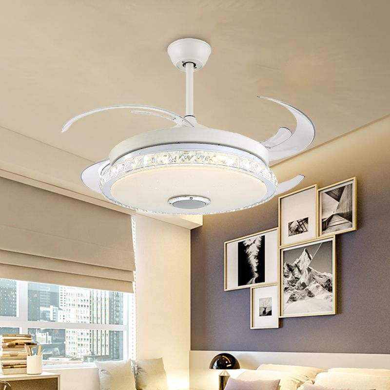 Éventail de plafond LED minimaliste