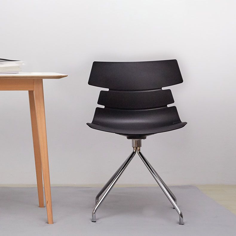 Silla lateral de plástico contemporánea Silla de comedor con respaldo sólido para restaurante