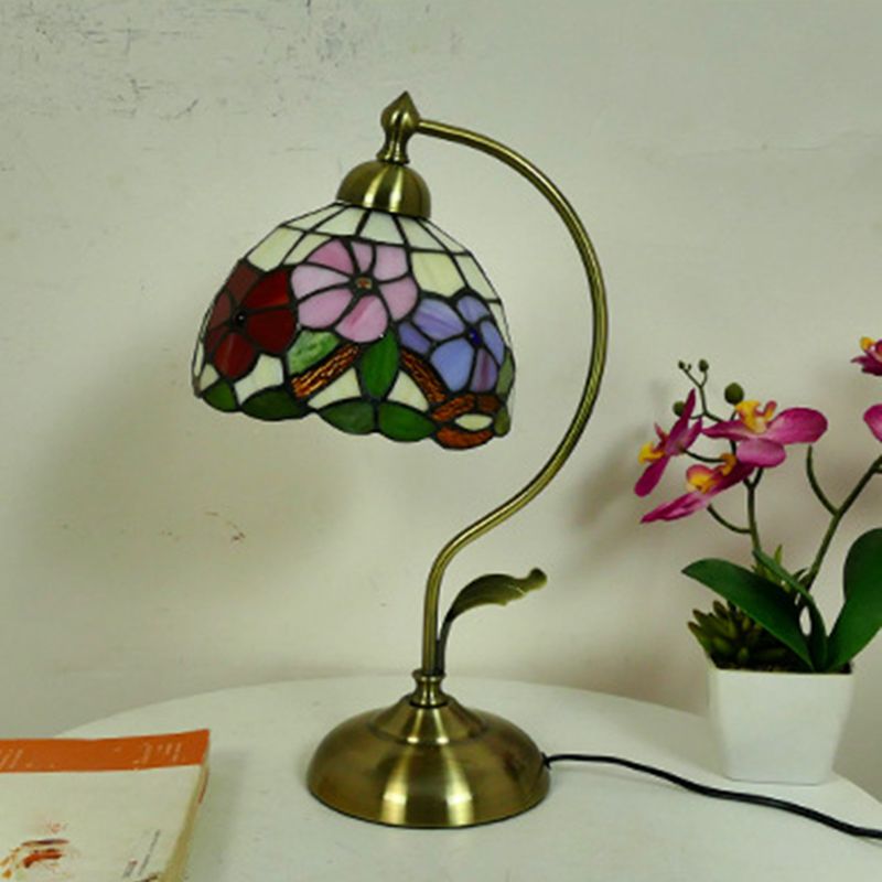 Lámpara de mesa de cuello de cisne 1 cabeza de metal tiffany luz de noche con sombra de vidrieras para restaurante