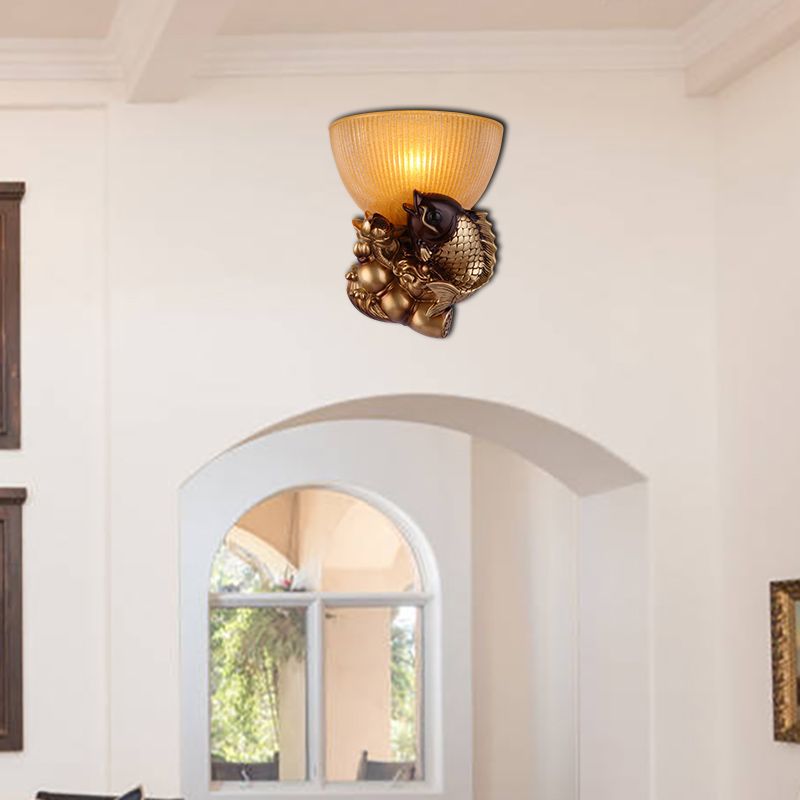 Goldene Fischwandhalterung Beleuchtung Lodge Stil Harz 1 Glühbirne Schlafzimmer Wandleuchte mit gelb gerippter Glasschüssel