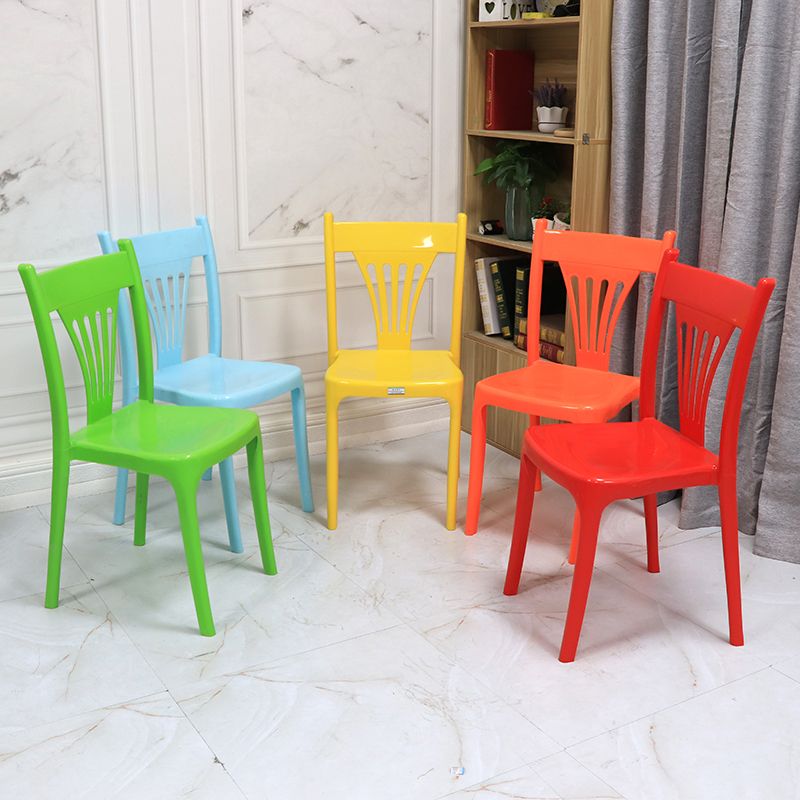Chaise de salle à manger en plastique de style contemporain, sans accoudoirs, avec dossier à lattes, chaises empilables pour la maison