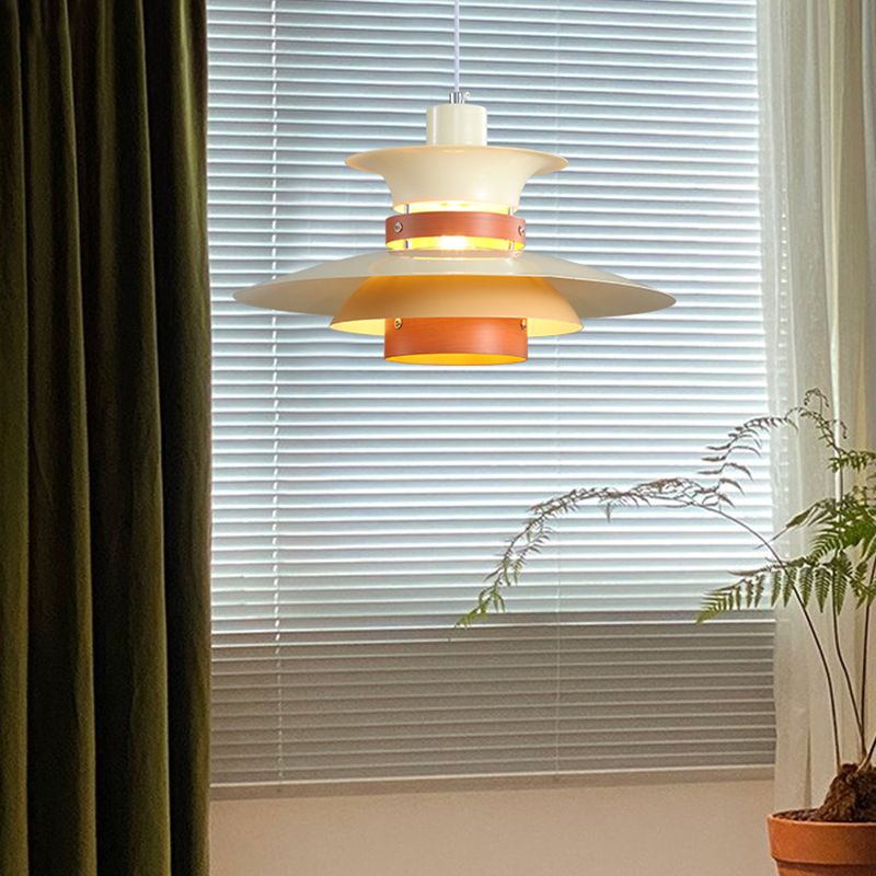 Éclairage de suspension à nuance écarquillée peu profonde Fixture d'éclairage en métal de style nordique en orange