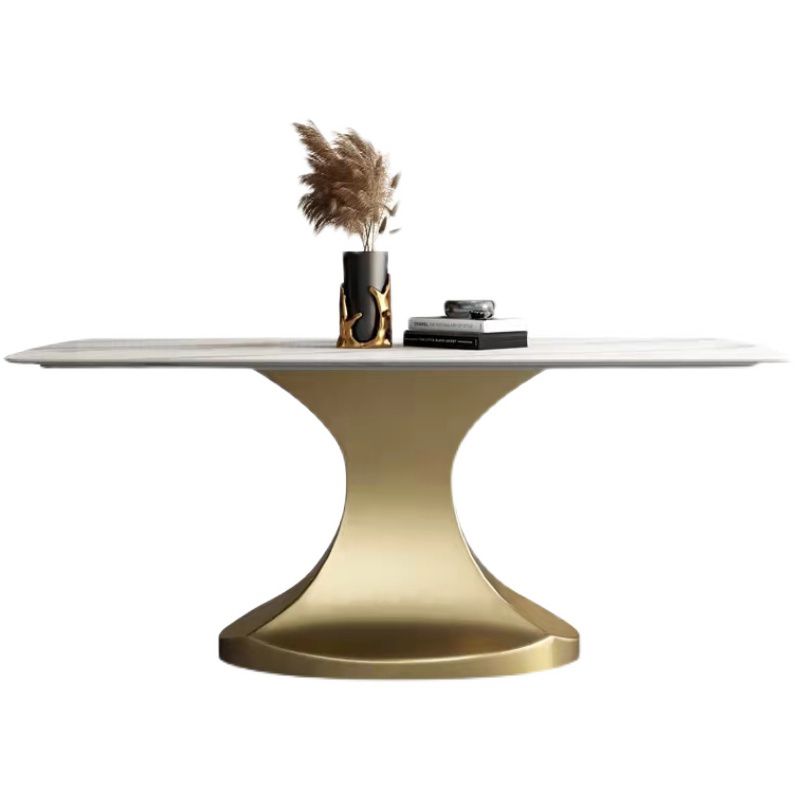 Tisch im minimalistischen Stil mit Rechteckform -Tisch und gepolsterten Stühlen