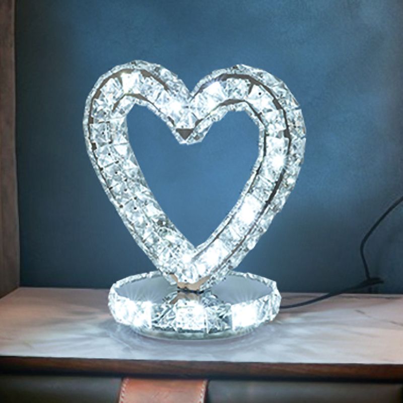 Lampada da comodino con finitura in metallo cromato, lampada da notte modernista a forma di cuore amorevole/rotonda a LED con accento di cristallo per comodino