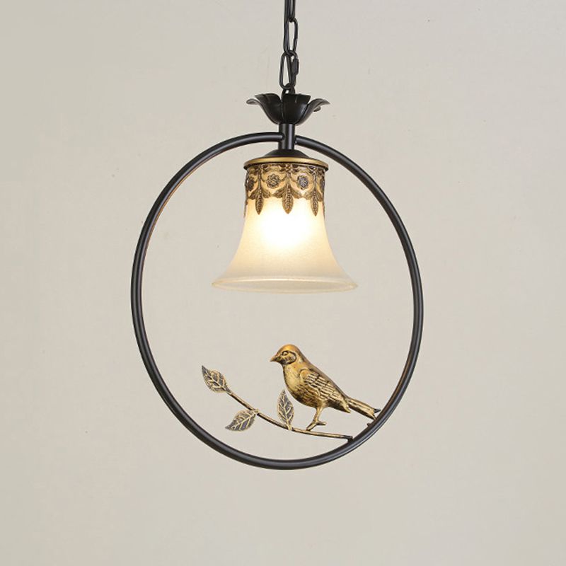 Lumière pendante évasée rustique lampe suspendue en verre givré simple avec oiseau et anneau en bronze noir
