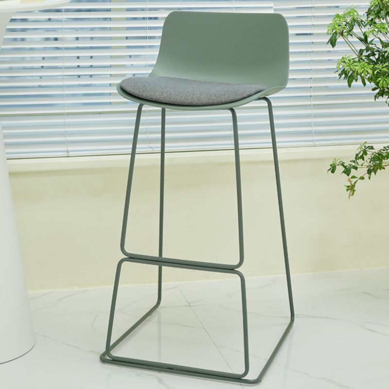Indoor Footrest Dining Stool Plastic Industrial Low Back Counter-height Stool