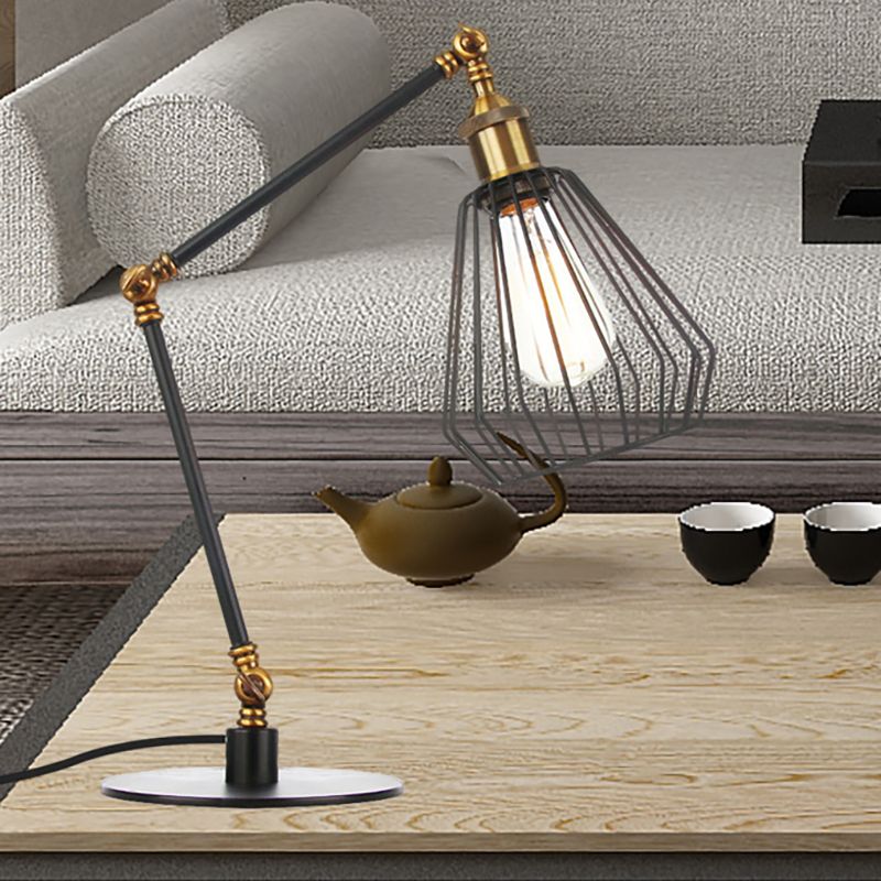 Lampada da tavolo per camera da letto Diamond Cage Illuminazione metallica Lampada da tavolo regolabile elegante a 1 testa per fattoria con finitura nera/ottone