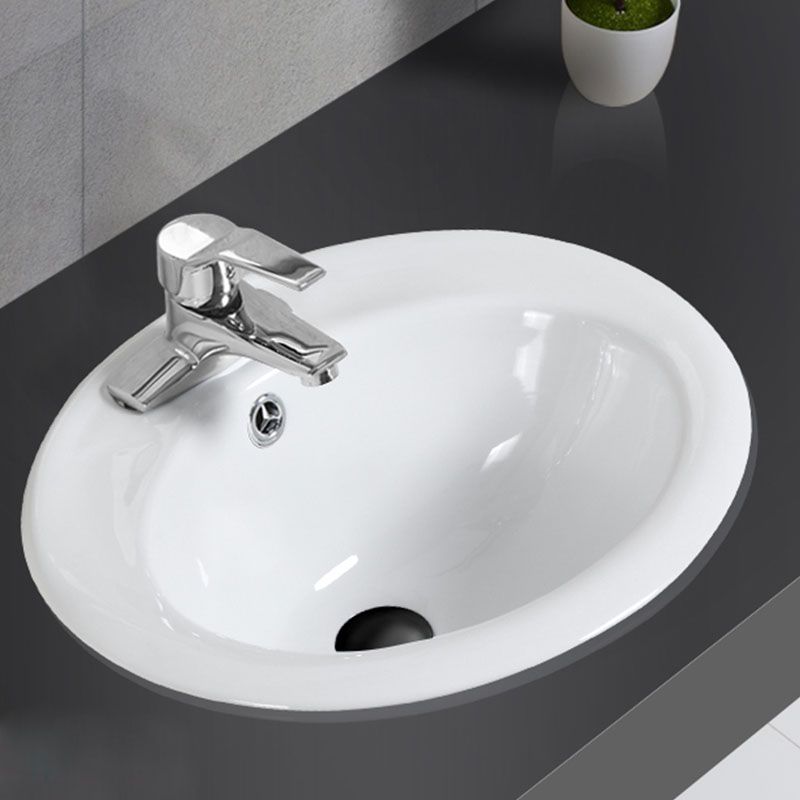 Classical Basin Sink Solid Color Porcelain Bathroom Sink in White