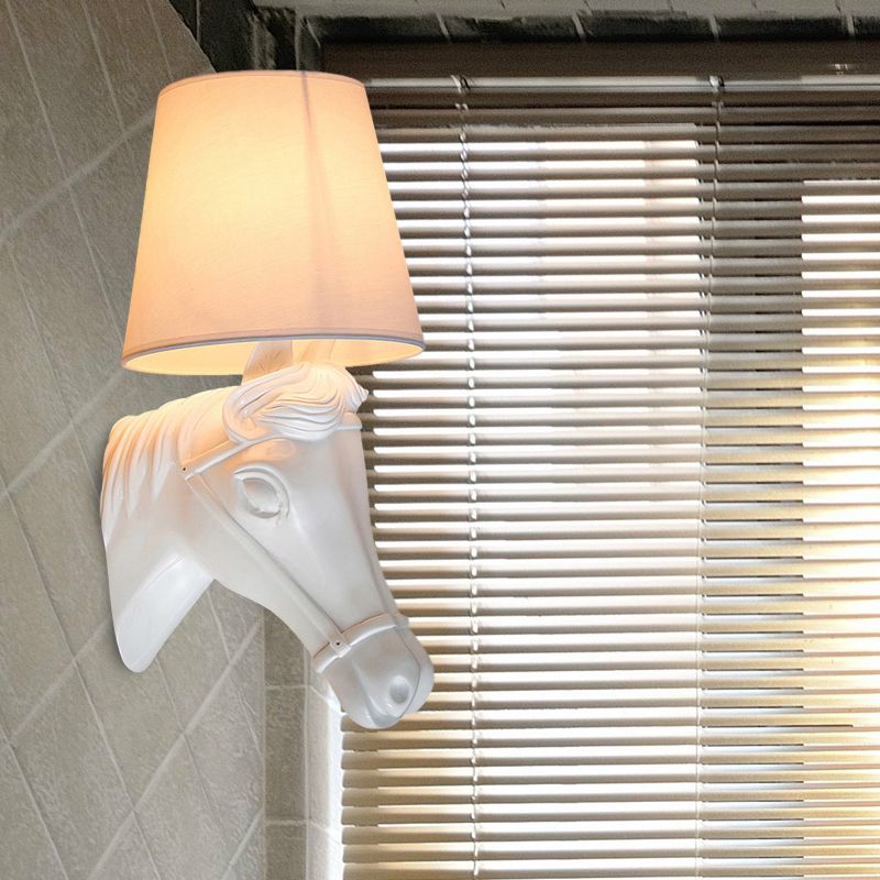 Éclairage d'applications de tête de cheval en métal traditionnel 1 chambre à coucher légère lampe murale en noir / blanc avec une nuance de tissu, 8,5 "/ 12" W