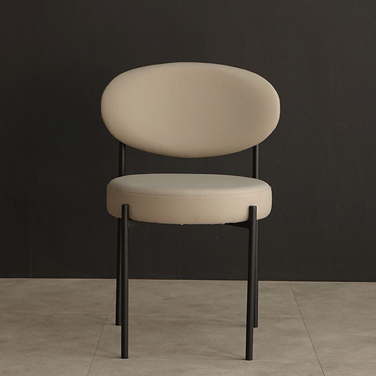 Silla lateral con respaldo abierto para restaurante moderno, silla de comedor de cuero PU con patas negras