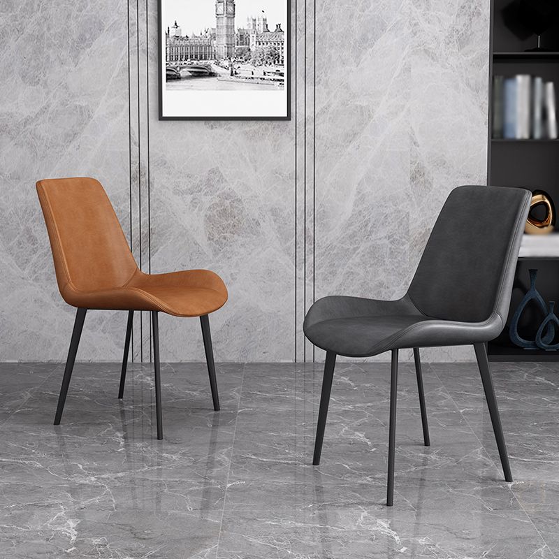 Chaise d'appoint de restaurant scandinave en cuir, chaise de salle à manger Parsons avec pieds en métal