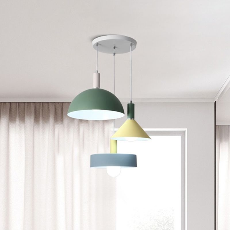 Géométrie blanche Cluster Pendant Light Nordic Style Lampe de suspension métallique à 3 têtes