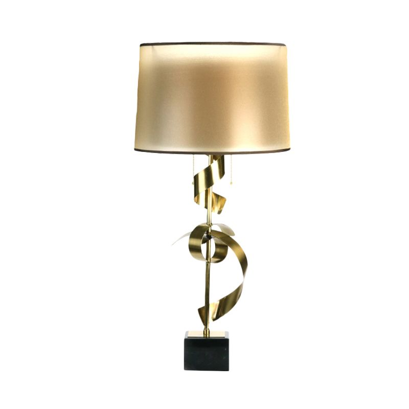 Lámpara de mesa de tela de oro de 1 linda de escritorio de cinta de seda de metal con cadena de extracción