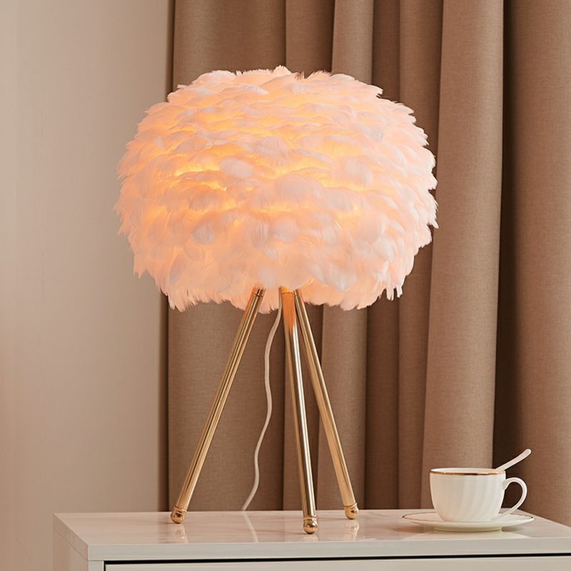 Tripod Girls slaapkamer tafellamp Metallic metalen hedendaagse nachtkastje verlichting met veren met verenschaduw