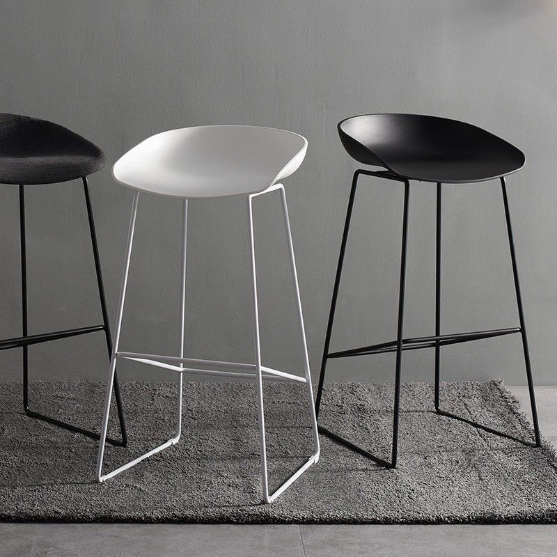 Modern Style Iron Bar Stool with Footrest Coffee Shop Casual Bar Stool