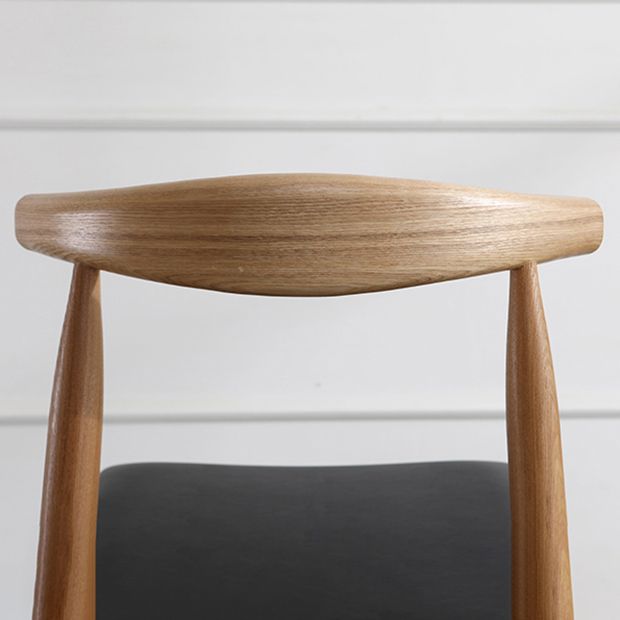 Silla lateral escandinava con respaldo abierto Silla de comedor tapizada con acabado mate