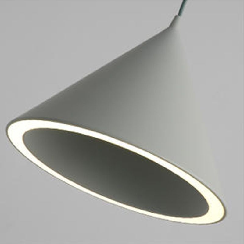 Forme de cône en métal Lumières suspendues modernes Macaron style 1 pendentif lumineux Light pour salle à manger