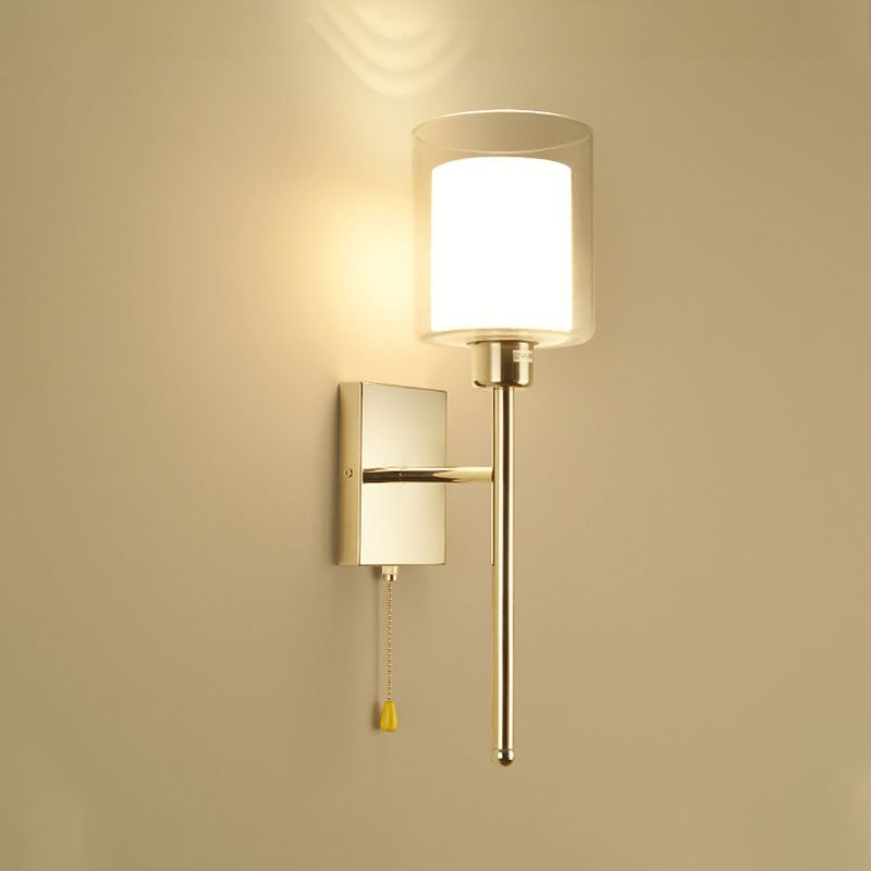Lumière murale du modernisme à 1 lumière, conception de la torche avec finition dorée / chromée, nuance en verre en forme de cylindre