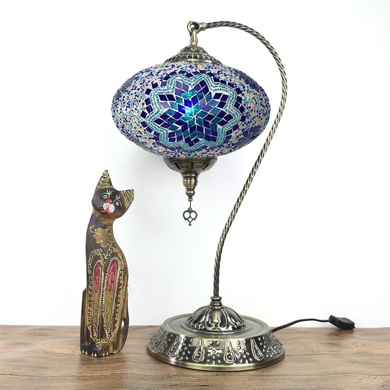 Decoratieve langwerpige nachtlicht met een enkele kop gekleurd kunstglazen tafellamp met gebogen arm in geel/blauw/groen