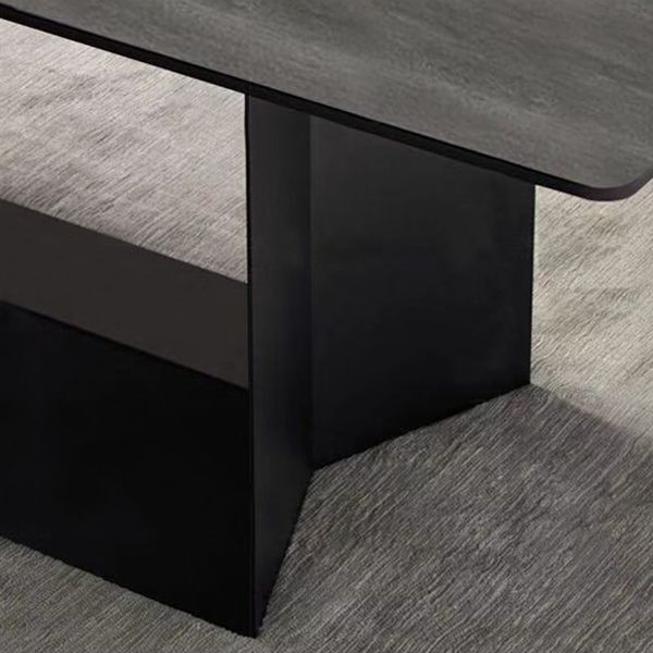 Industrieel gesinterde stenen eettafel rechthoek zwarte boventafel met metalen voetstuk