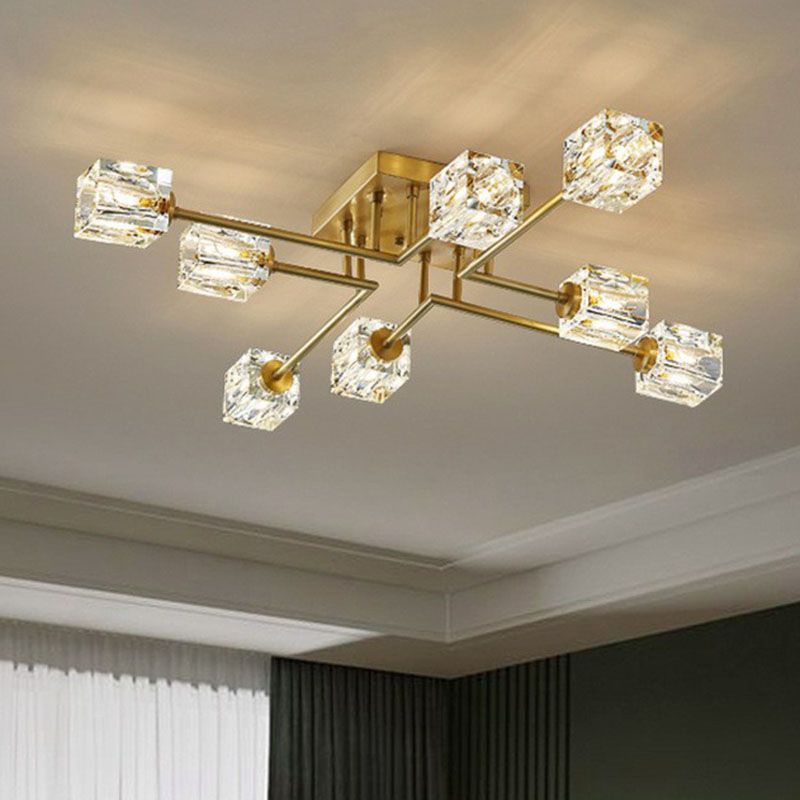Lámpara de techo semiempotrada con acabado dorado posmoderno con forma de cubo de cristal cerca del techo