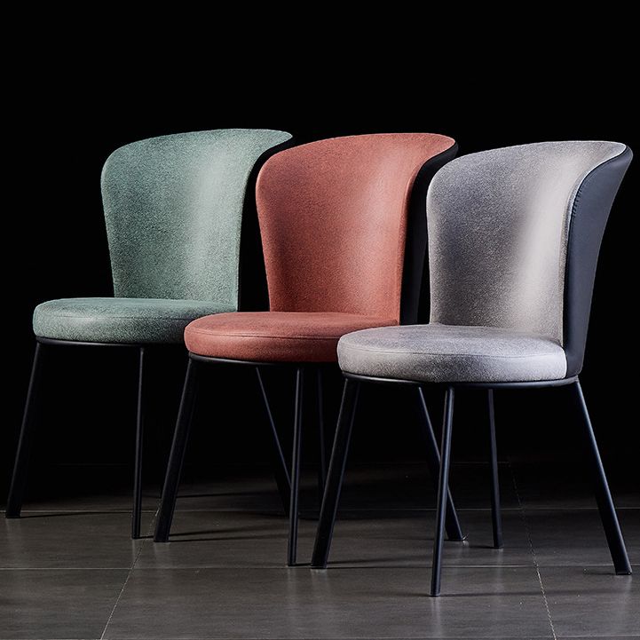 Chaises sans bras à dossier solide rembourrées par chaise latérale de salle à manger en cuir moderne
