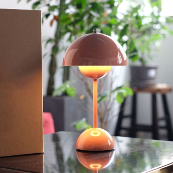Round Shape Metal Table Lamp Modern Style 1 Light Table Light Fixtures
