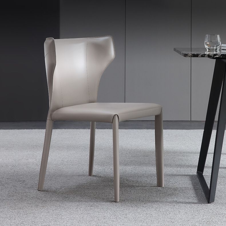Moderner Wingback Side Stuhl Leder armlosen Essstuhl mit Metallbeinen