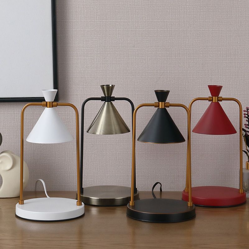 Lampada da tavolo a forma di cono in stile postmoderno Lampada da tavolo in metallo a 1 luce per camera da letto