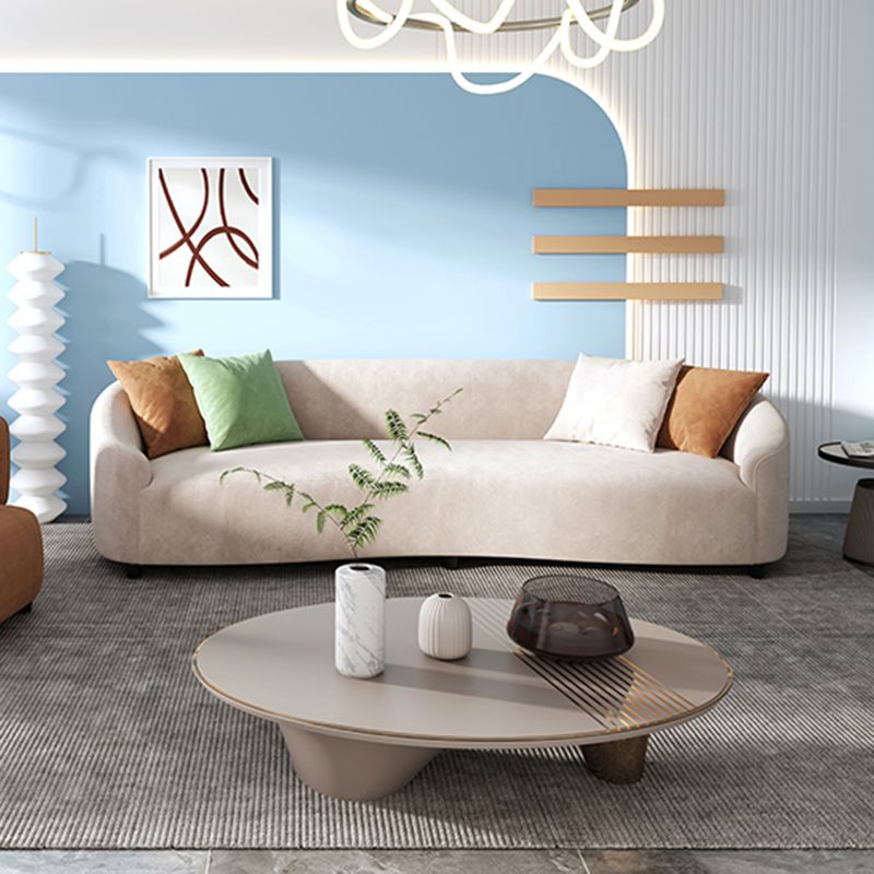 Loveseat curvado de terciopelo moderno con espalda apretada para una sala de bonificación