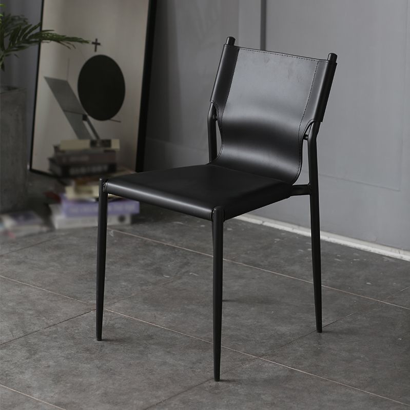 Sillas de comedor de cuero de estilo industrial Sillas laterales de comedor sin brazos con respaldo sólido (juego de 2)