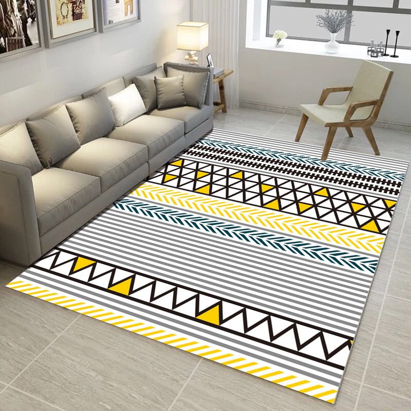 Continuous Geometric Pattern Rug Synthetic Carpet Stain Resistant Rug for Bedroom