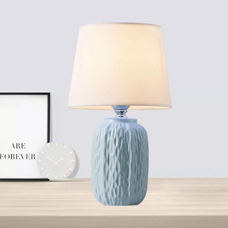 Einzelhämmerinkeramik Nachtlampe moderne rosa/blau/gelbe ovale Tischbeleuchtung mit sich verjüngter Lampenschirm