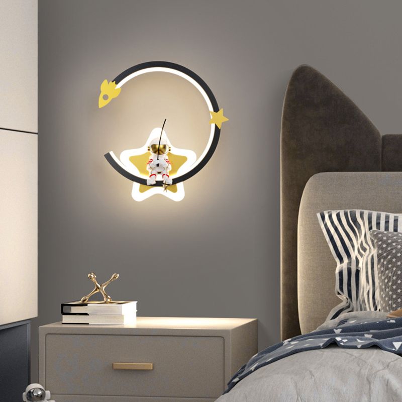 Modern Style LED Wall Light Fixture Creative Astronaut Wall Light Sconce for Bedroom