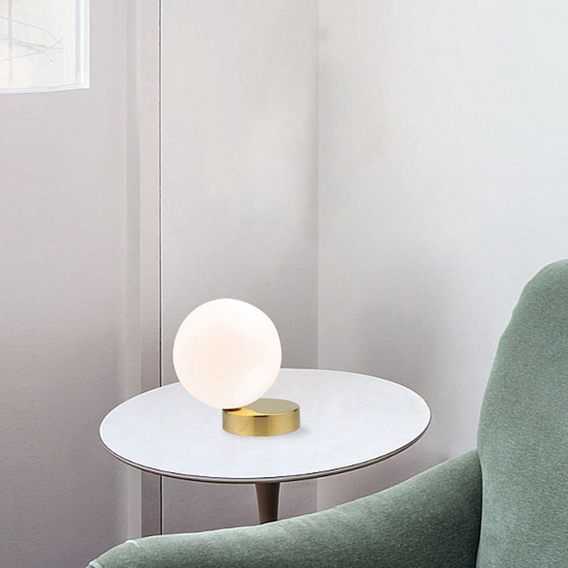 Éclair de mur de boue en verre style moderne.