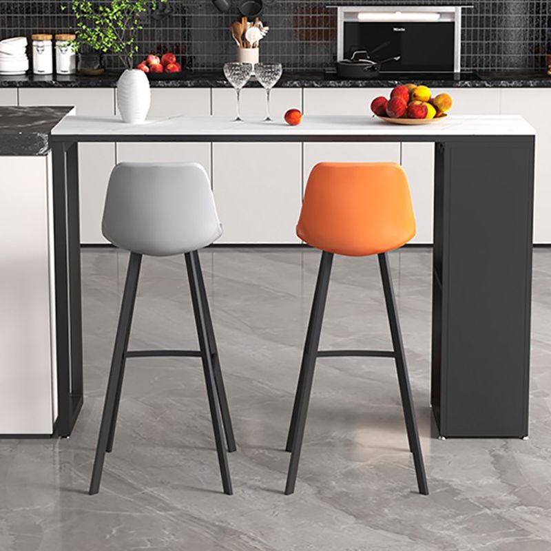 Tavolo da bar per pub per interni in pietra industriale tavolo da pranzo a doppio piedistallo con 2 scaffali