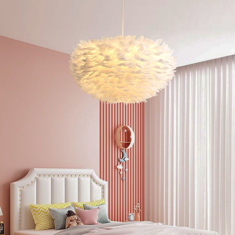 Luminaires de lustre Globe Chandelier Multi-Head Primp à lustre blanc avec une teinte en plumes