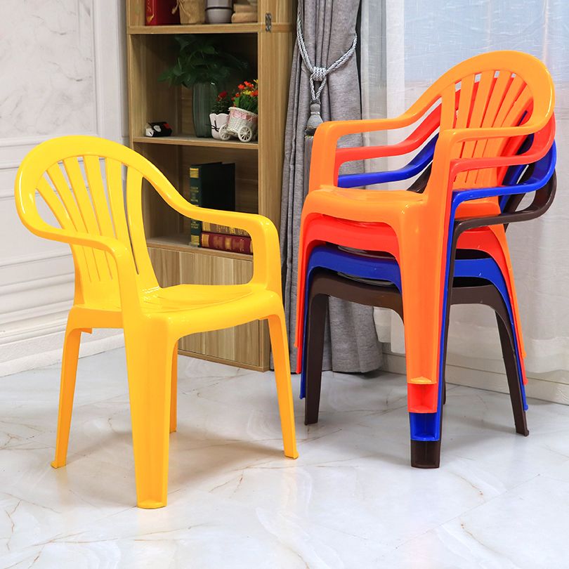 Sillón de estilo contemporáneo con respaldo de listones de plástico, silla auxiliar de comedor apilable