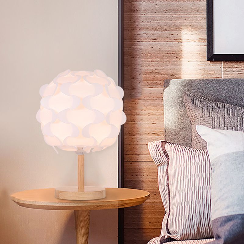 Lampada da comodino in legno circolare modernista Lampada da scrivania a LED beige con paralume in acrilico floreale per comodino