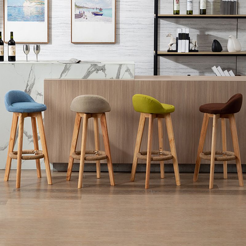 Nordic Wood Drehbarer Barhocker, niedrige Rückenlehne, hoher Innenhocker mit Polsterung